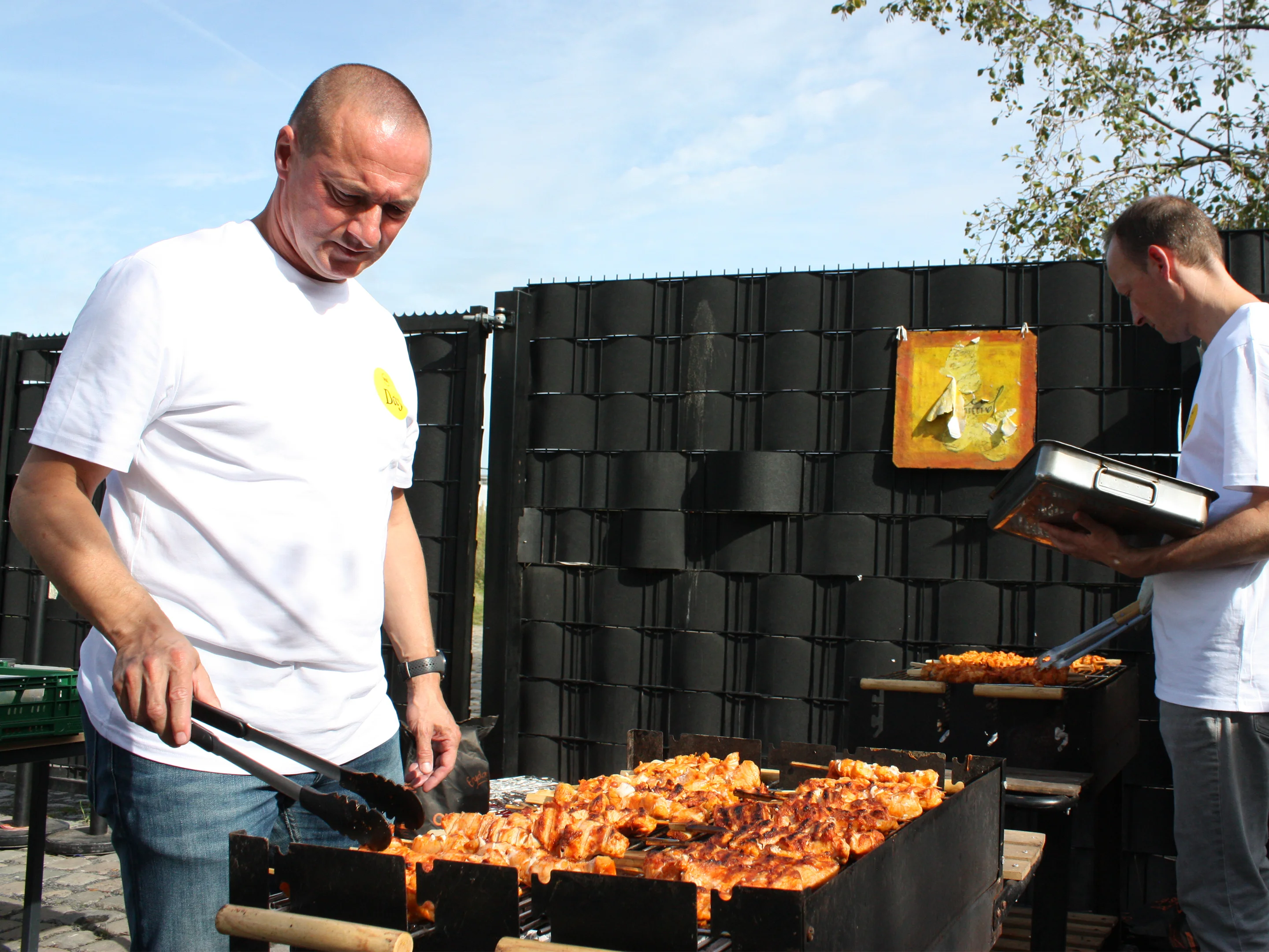 Man barbecue